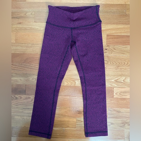 Lululemon Wunder Under Crop III - Picture 2 of 7